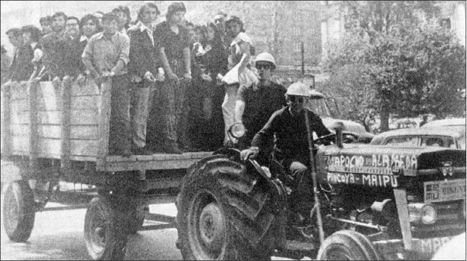 Selbstorganisierter Transport aufgrund des Zusammenbruchs des Nahverkehrs während des Streiks von 1972. Foto: zVg.